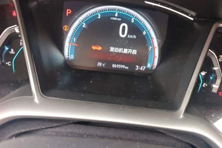 Used Honda Civic 2016 220TURBO CVT Luxury Edition Odometer Close Up