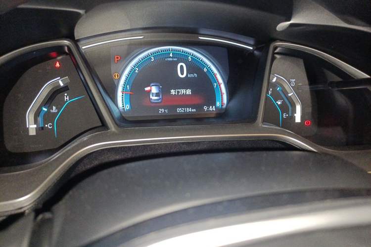 Used Honda Civic 2016 220TURBO CVT Luxury Edition Odometer Close Up