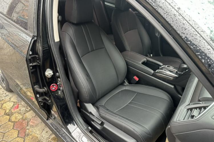 Used Honda Civic 2016 220TURBO CVT Luxury Edition Right Front Seat