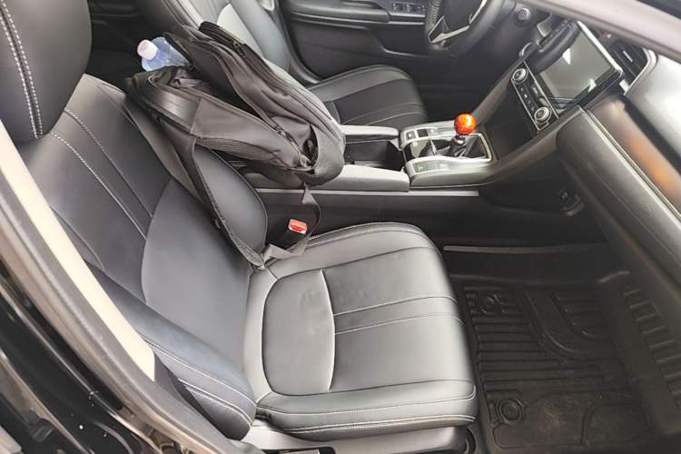Used Honda Civic 2016 220TURBO CVT Luxury Edition Right Front Seat
