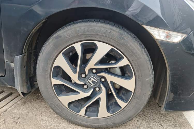 Used Honda Civic 2016 220TURBO Manual Luxury Edition Right Front Wheel Hub