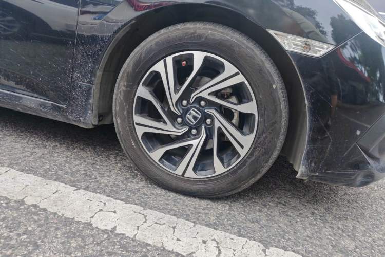 Used Honda Civic 2016 220TURBO CVT Luxury Edition Right Front Wheel Hub