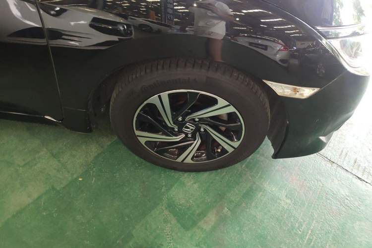 Used Honda Civic 2016 220TURBO CVT Luxury Edition Right Front Wheel Hub