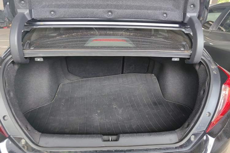 Used Honda Civic 2016 220TURBO CVT Luxury Edition Trunk