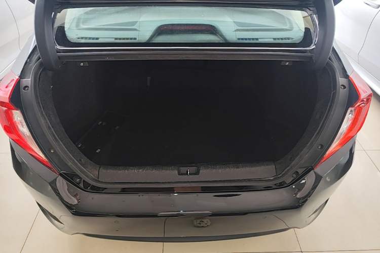 Used Honda Civic 2016 220TURBO CVT Luxury Edition Trunk
