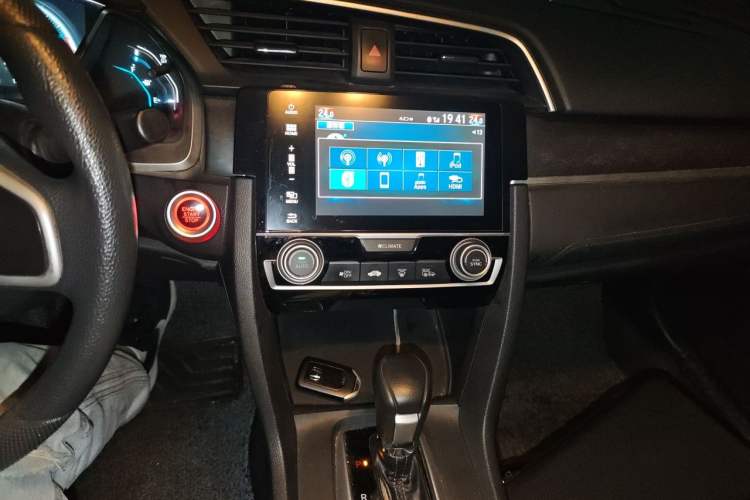 Used Honda Civic 2016 220TURBO CVT Luxury Edition Audio And AC Panel