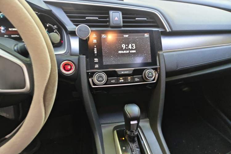 Used Honda Civic 2016 220TURBO CVT Luxury Edition Audio And AC Panel