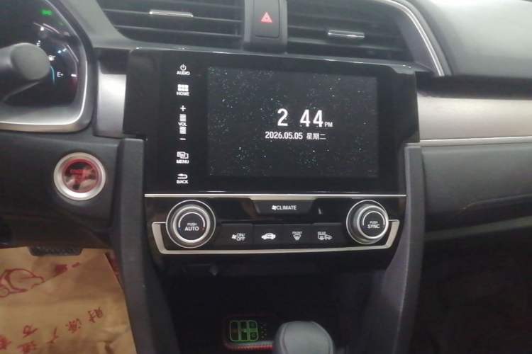 Used Honda Civic 2016 220TURBO CVT Luxury Edition Audio And AC Panel