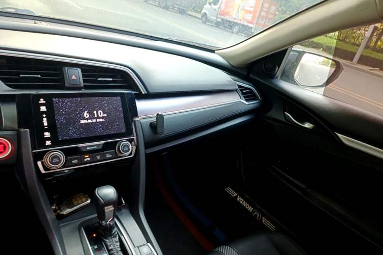 Used Honda Civic 2016 220TURBO CVT Luxury Edition Audio And AC Panel