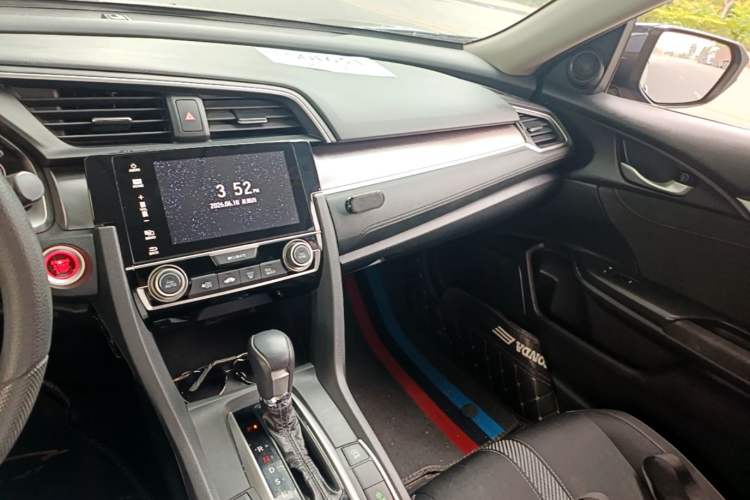 Used Honda Civic 2016 220TURBO CVT Luxury Edition Audio And AC Panel