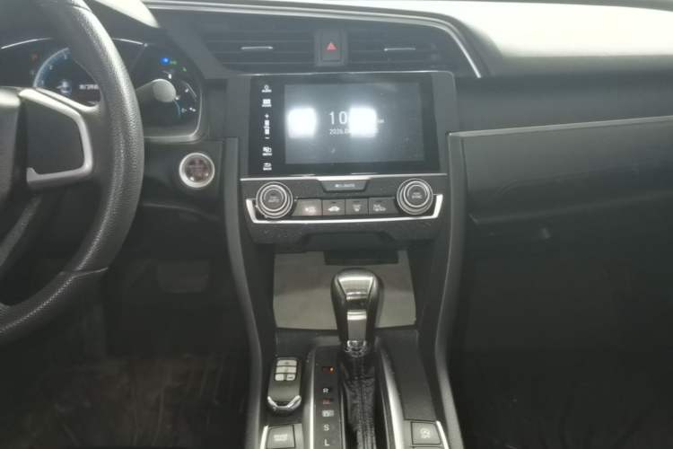Used Honda Civic 2016 220TURBO CVT Luxury Edition Audio And AC Panel