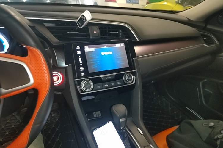 Used Honda Civic 2016 220TURBO CVT Luxury Edition Audio And AC Panel