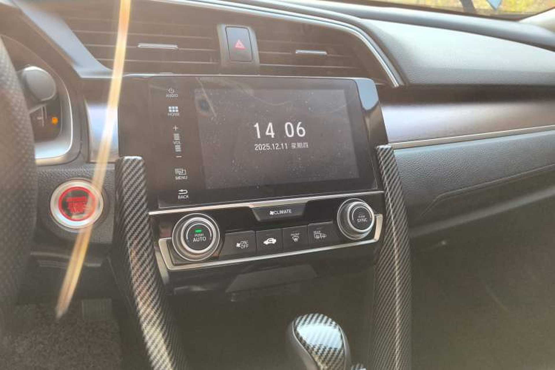 Used Honda Civic 2016 220TURBO CVT Luxury Edition Audio And AC Panel