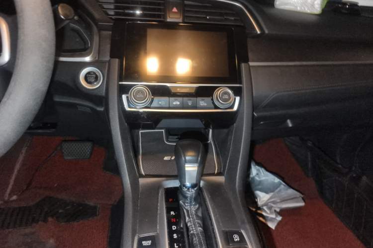 Used Honda Civic 2016 220TURBO CVT Luxury Edition Audio And AC Panel