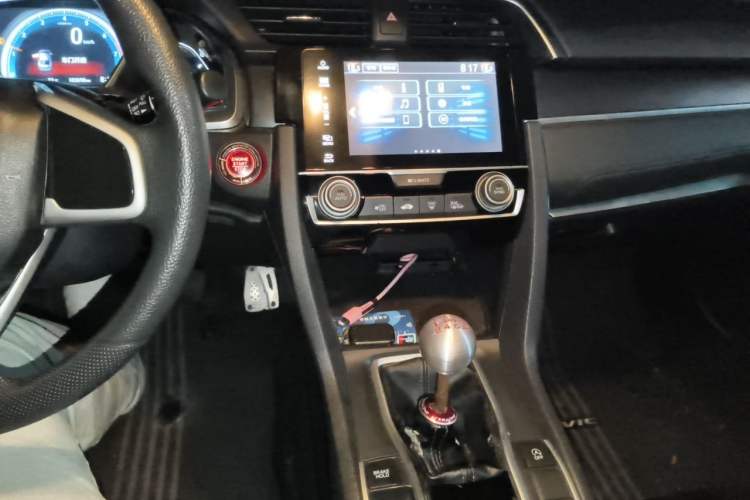Used Honda Civic 2016 220TURBO Manual Luxury Edition Audio And AC Panel