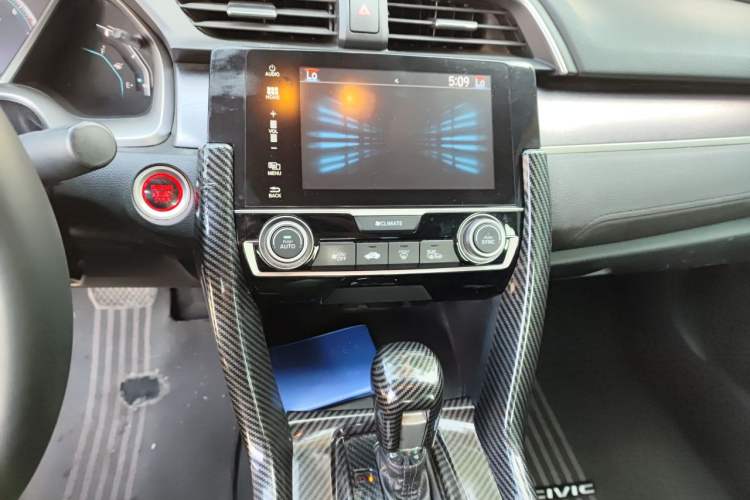 Used Honda Civic 2016 220TURBO CVT Luxury Edition Audio And AC Panel