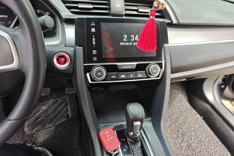 Used Honda Civic 2016 220TURBO CVT Luxury Edition Audio And AC Panel