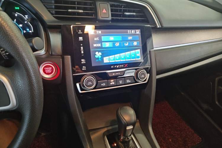 Used Honda Civic 2016 220TURBO CVT Luxury Edition Audio And AC Panel
