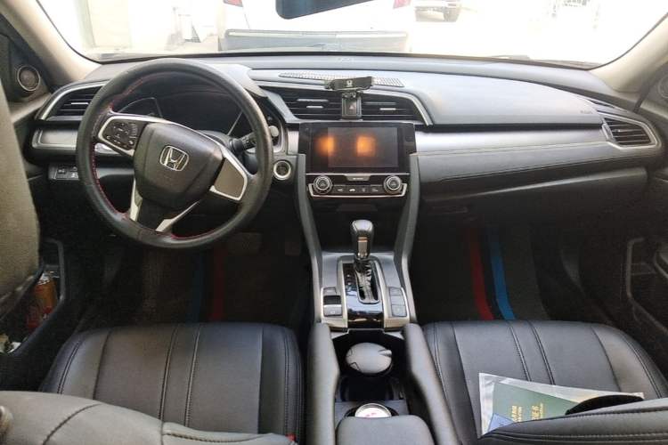 Used Honda Civic 2016 220TURBO CVT Luxury Edition Center Console