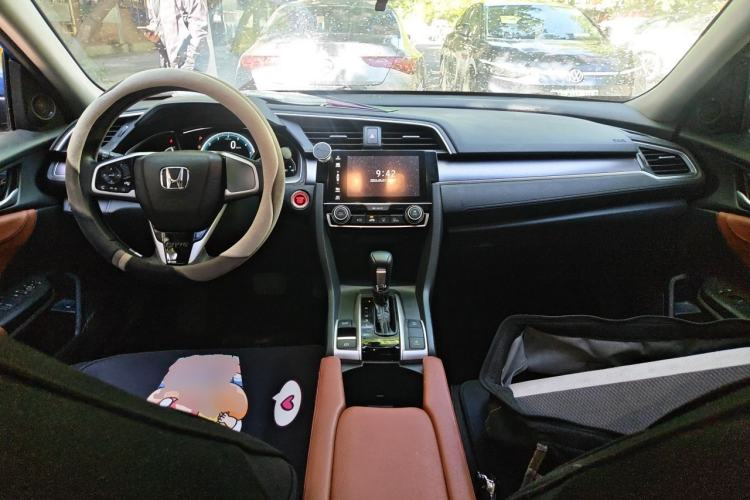 Used Honda Civic 2016 220TURBO CVT Luxury Edition Center Console
