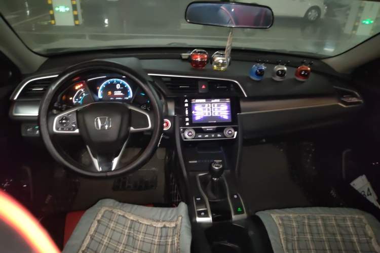 Used Honda Civic 2016 220TURBO Manual Luxury Edition Center Console