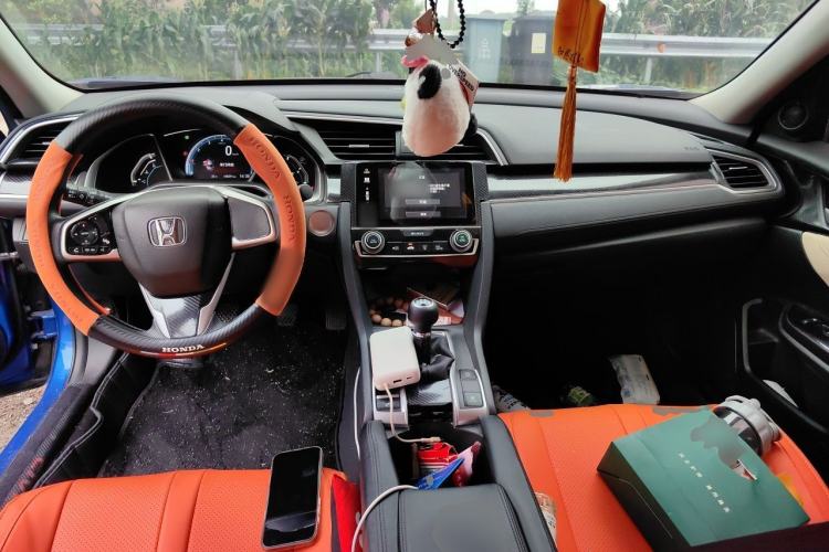 Used Honda Civic 2016 220TURBO Manual Luxury Edition Center Console