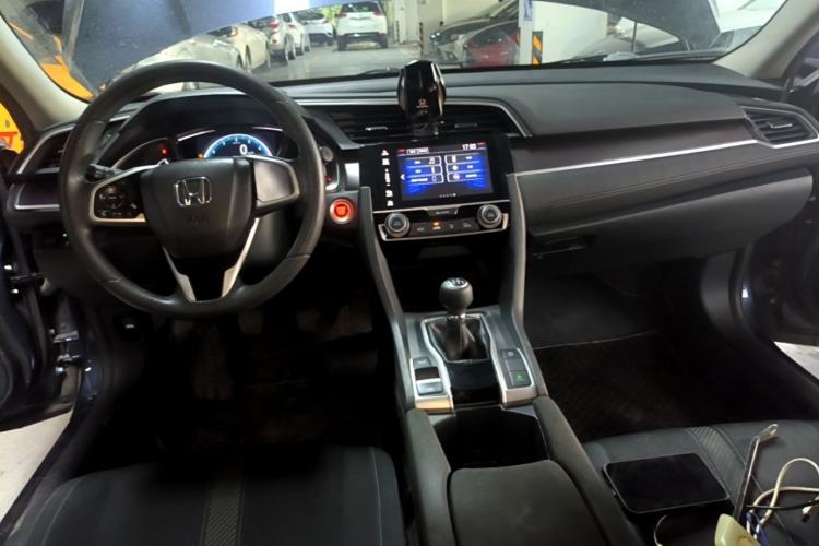 Used Honda Civic 2016 220TURBO Manual Luxury Edition Center Console