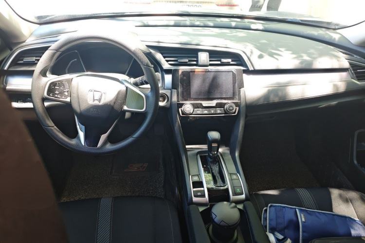 Used Honda Civic 2016 220TURBO CVT Luxury Edition Center Console
