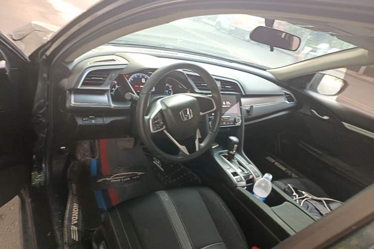 Used Honda Civic 2016 220TURBO CVT Luxury Edition Center Console