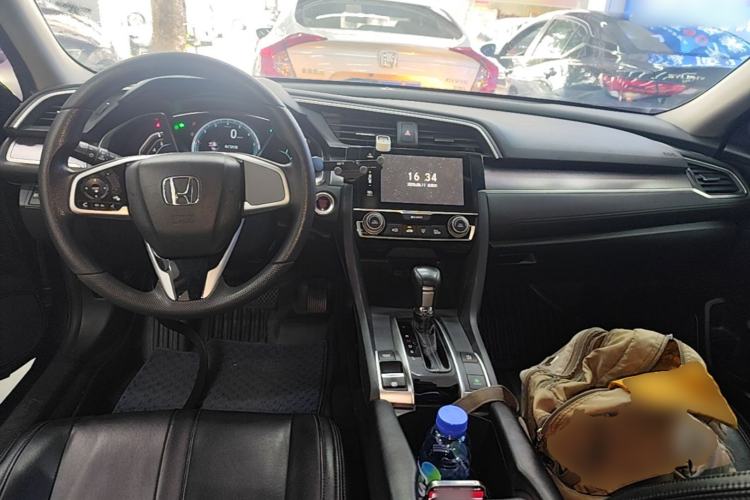 Used Honda Civic 2016 220TURBO CVT Luxury Edition Center Console