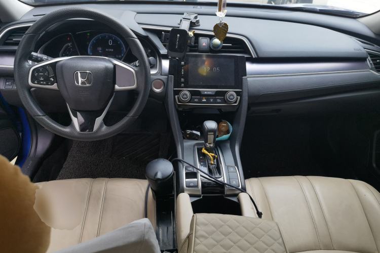 Used Honda Civic 2016 220TURBO CVT Luxury Edition Center Console