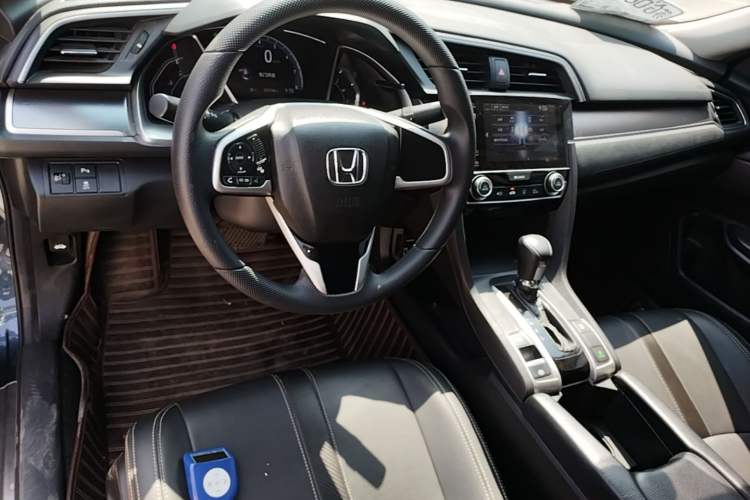 Used Honda Civic 2016 220TURBO CVT Luxury Edition Center Console