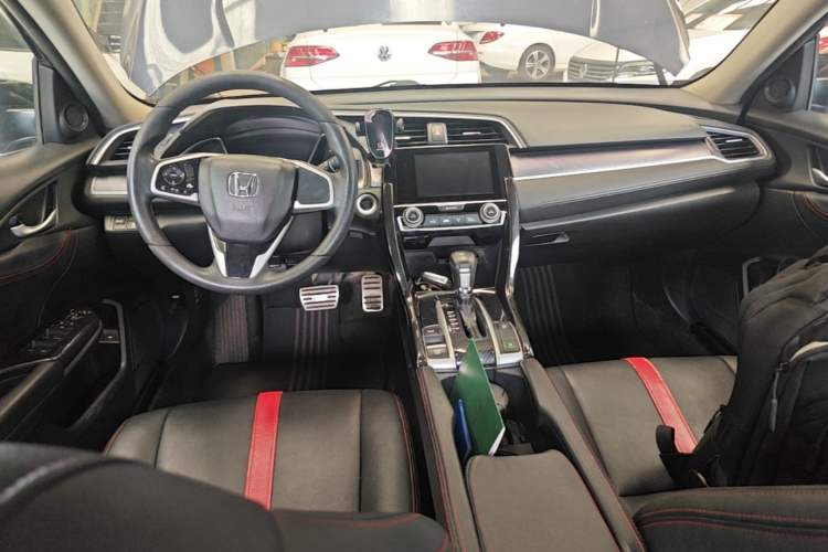 Used Honda Civic 2016 220TURBO CVT Luxury Edition Center Console