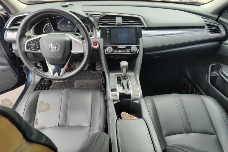 Used Honda Civic 2016 220TURBO CVT Luxury Edition Center Console
