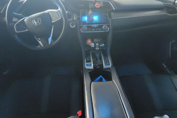 Used Honda Civic 2016 220TURBO CVT Luxury Edition Center Console