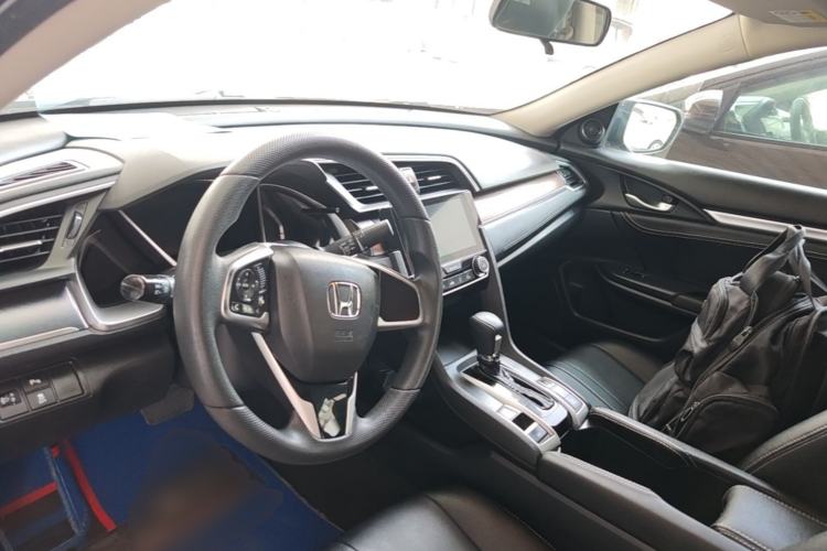 Used Honda Civic 2016 220TURBO CVT Luxury Edition Center Console
