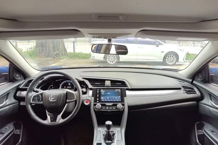 Used Honda Civic 2016 220TURBO Manual Luxury Edition Center Console