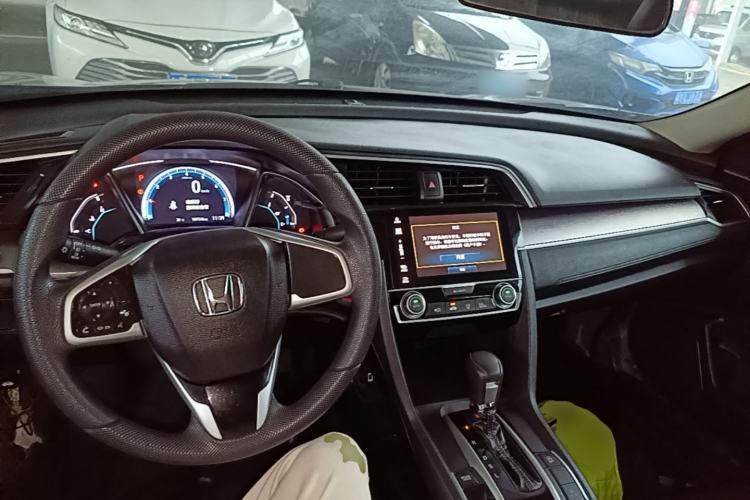 Used Honda Civic 2016 220TURBO CVT Luxury Edition Center Console