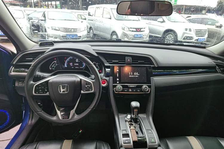 Used Honda Civic 2016 220TURBO CVT Luxury Edition Center Console