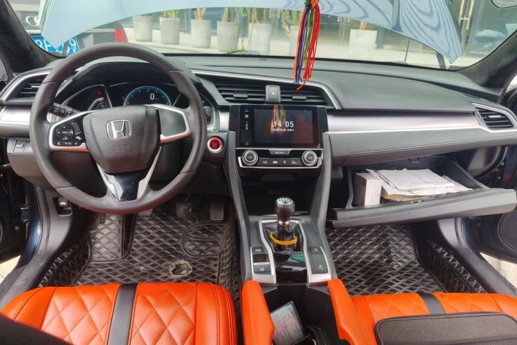 Used Honda Civic 2016 220TURBO Manual Luxury Edition Center Console