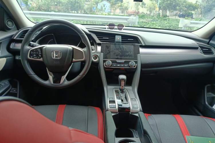 Used Honda Civic 2016 220TURBO CVT Luxury Edition Center Console