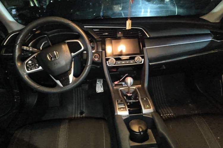 Used Honda Civic 2016 220TURBO Manual Luxury Edition Center Console