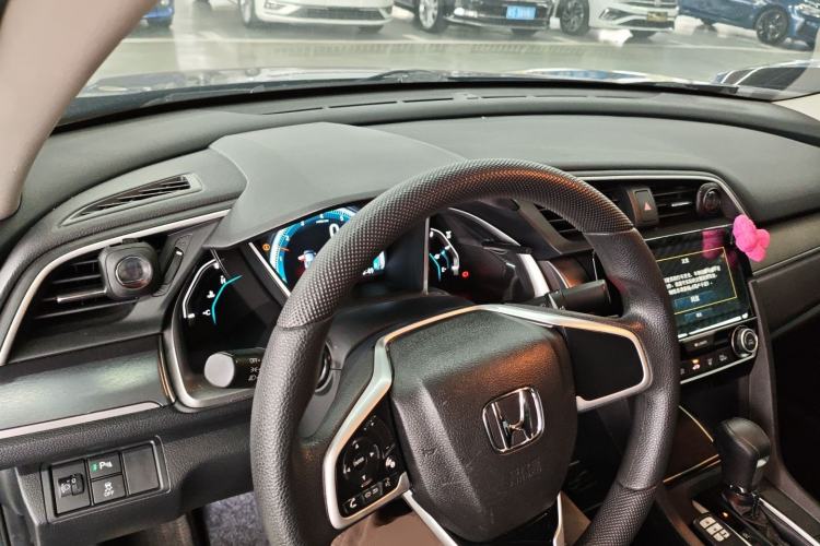 Used Honda Civic 2016 220TURBO CVT Luxury Edition Center Console