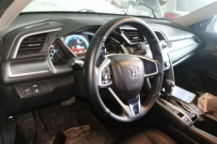 Used Honda Civic 2016 220TURBO CVT Luxury Edition Center Console