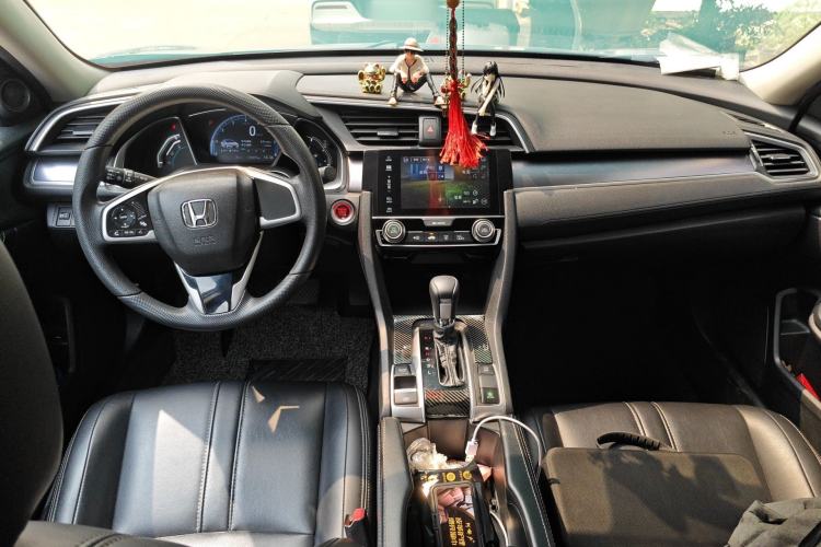 Used Honda Civic 2016 220TURBO CVT Luxury Edition Center Console