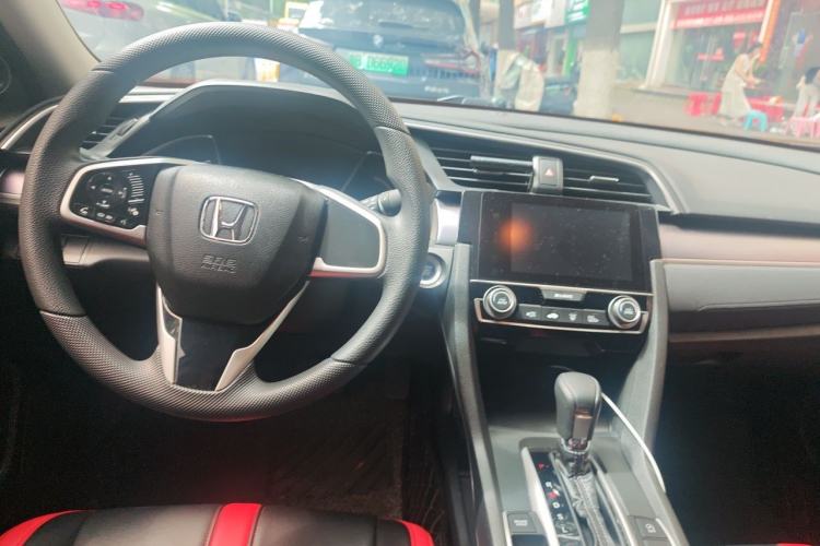 Used Honda Civic 2016 220TURBO CVT Luxury Edition Center Console