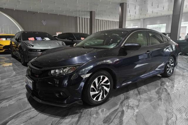 Ojetý Honda Civic 2016 220TURBO CVT Luxury Edition