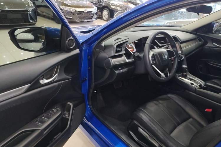 Used Honda Civic 2016 220TURBO CVT Luxury Edition Driver Seat