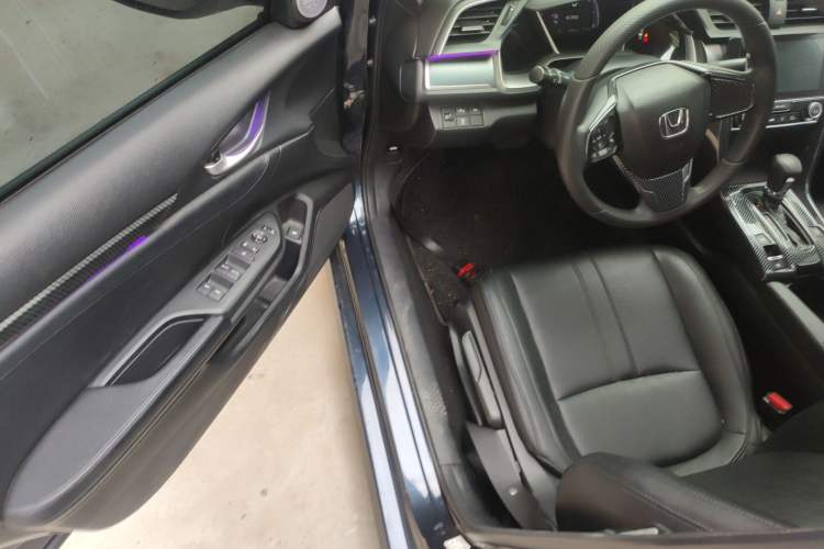 Used Honda Civic 2016 220TURBO CVT Luxury Edition Driver Seat