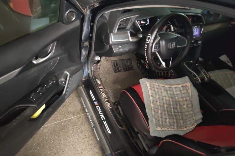 Used Honda Civic 2016 220TURBO Manual Luxury Edition Driver Seat